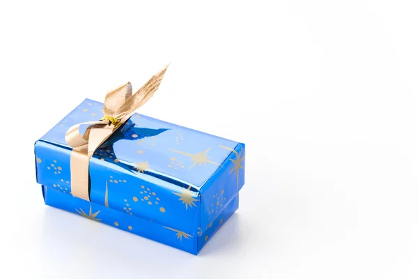 Caja de regalo sobre fondo blanco — Foto de Stock