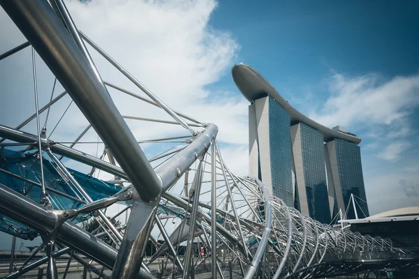 SINGAPORE - 16 de julho de 2015: The Marina Bay Sands Resort Hotel. I — Fotografia de Stock