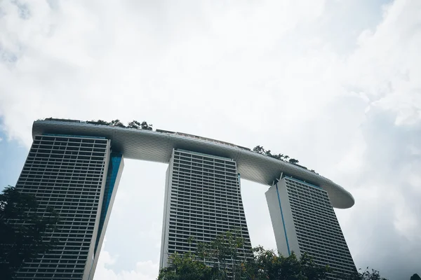 Singapur - 17 Temmuz 2015: Marina Bay Sands Resort Hotel. Ben