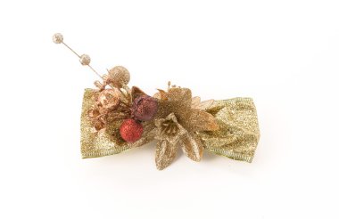 Beyaz arka planda noel yayları