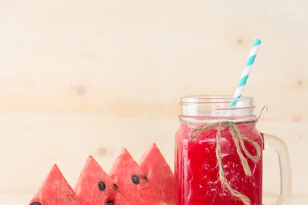 Smoothie de sandía sobre fondo de madera —  Fotos de Stock