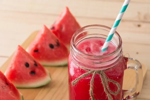 Smoothie de sandía sobre fondo de madera —  Fotos de Stock