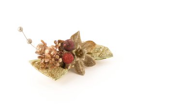 Beyaz arka planda noel yayları