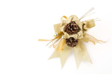 Beyaz arka planda noel yayları