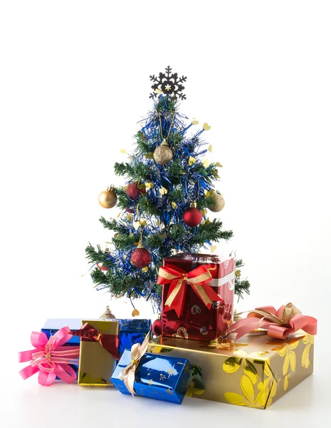 Gift box and christmas tree — Stock Photo, Image