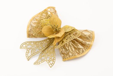 Beyaz arka planda noel yayları