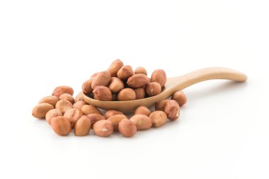 Beyaz arkaplanda badem