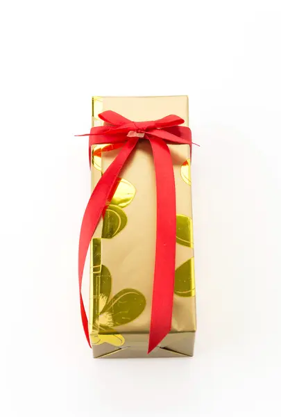 Geschenkbox auf weißem Hintergrund — Stockfoto