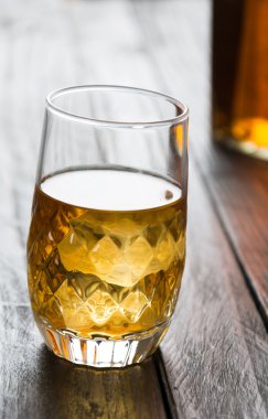 ahşap masa camına koydum