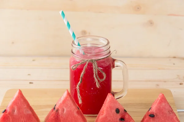 Smoothie de sandía sobre fondo de madera —  Fotos de Stock