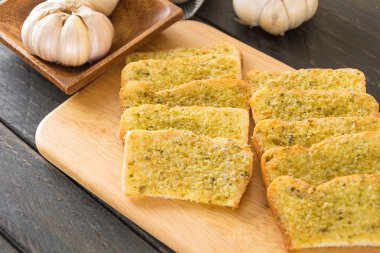 Çıtır çıtır ekmek sarımsak