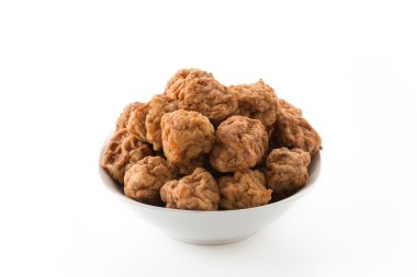 Beyaz arkaplanda karides topu