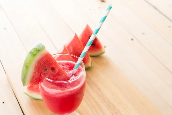 Semangka smoothie pada latar belakang kayu — Stok Foto