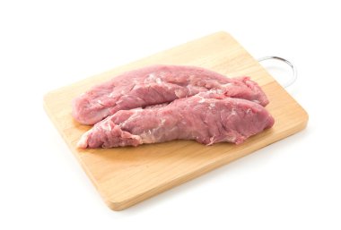 Beyaz arkaplanda domuz filetosu