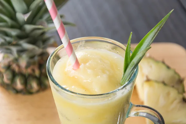 Ananász smoothie fa háttér — Stock Fotó
