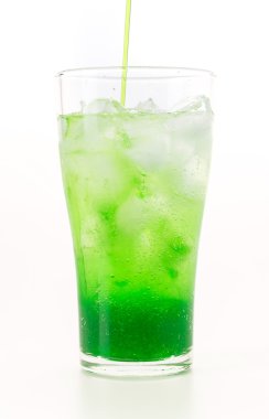 beyaz zemin üzerine yeşil soda