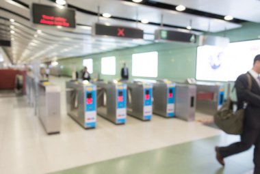 Hong Kong metro bulanık yolcu