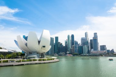 Singapur - 16 Temmuz 2015: Artscience Müzesi attra biridir