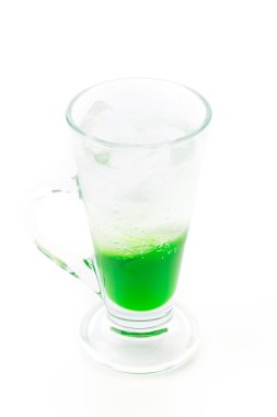 beyaz zemin üzerine yeşil soda