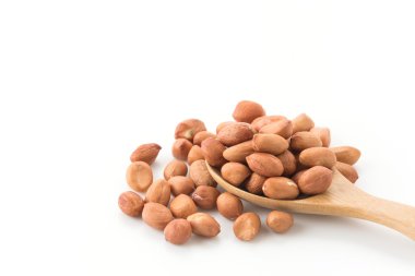 Beyaz arkaplanda badem