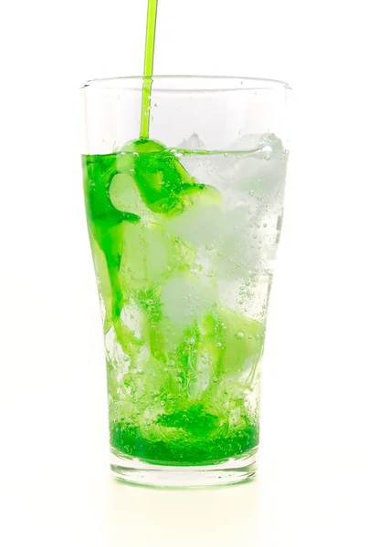 Soda verde su sfondo bianco — Foto Stock