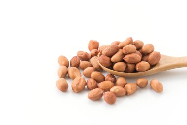 Beyaz arkaplanda badem