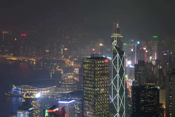 Hong Kong, 15 de outubro de 2015. Hong Kong skyline cidade com nevoeiro — Fotografia de Stock