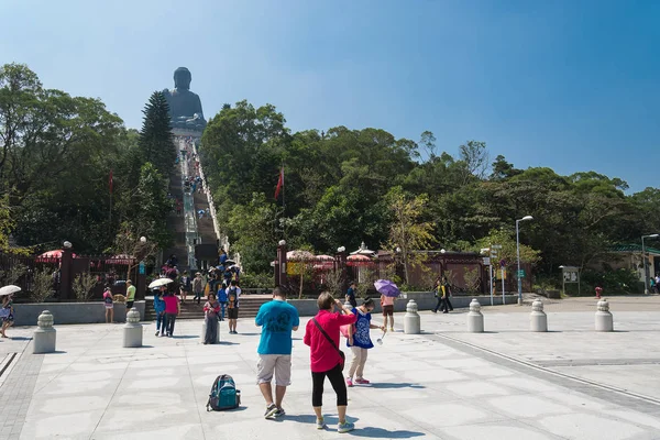 HONG KONG-2015 Oct 17: Tian Tan Giant Buddha de Po Lin Monas —  Fotos de Stock