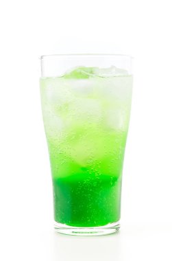 beyaz zemin üzerine yeşil soda
