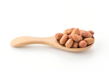 Beyaz arkaplanda badem