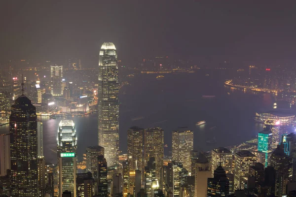 香港、10 月 15 日 2015.フォグが付いている香港スカイライン都市 — ストック写真