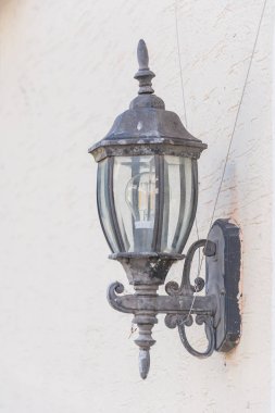 Sokak lambası, elektrik direğine