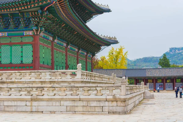 Beautiful and Old Architecture in Gyeongbokgung Palace in Seoul — Stock Photo, Image