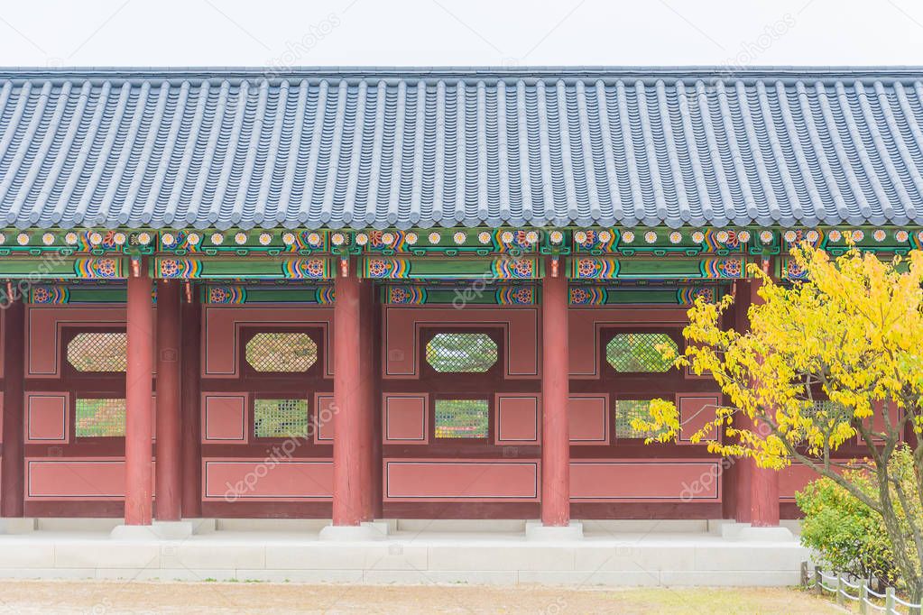 Beautiful and Old Architecture in Gyeongbokgung Palace in Seoul 