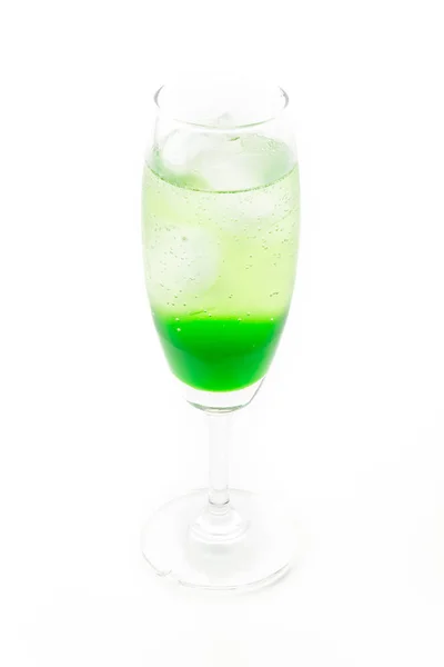 Groene soda op witte achtergrond — Stockfoto