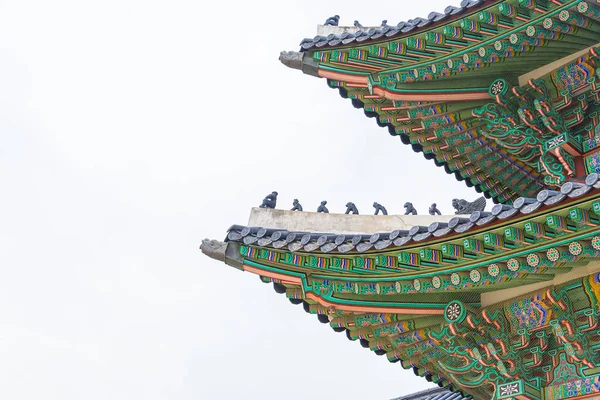 Hermosa y antigua arquitectura en Gyeongbokgung Palace en Seúl — Foto de Stock