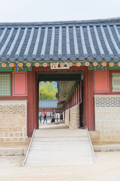 Belle et ancienne architecture au Palais Gyeongbokgung à Séoul — Photo