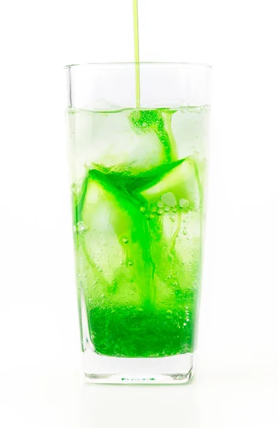 Soda verde su sfondo bianco — Foto Stock