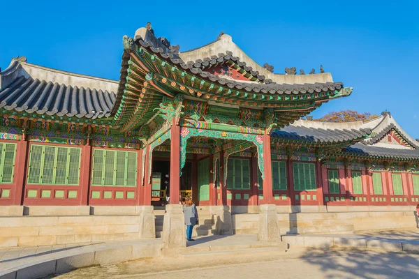 Arquitetura antiga e bonita no Palácio Changdeokgung em Seul — Fotografia de Stock