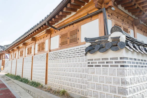 Κορεατική παραδοσιακή αρχιτεκτονική στο παραδοσιακό χωριό Bukchon σας σε ένα χανόκ χωριό μου — Φωτογραφία Αρχείου
