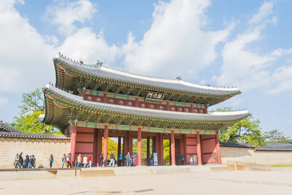 Vacker och gammal arkitektur i Changdeokgung Palace i Seoul — Stockfoto