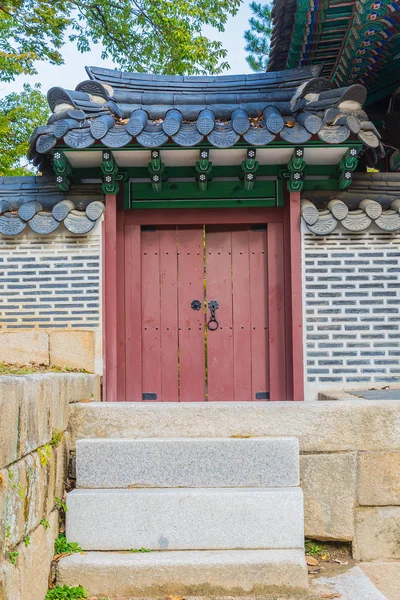 Oude houten deur in korea stijl — Stockfoto