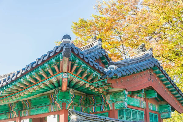 Arquitetura antiga e bonita no Palácio Changdeokgung em Seul — Fotografia de Stock