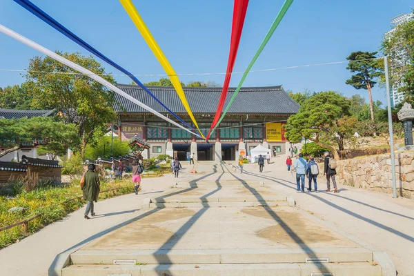 Soul, Jižní Korea 2015 říjen 28 - Bongeunsa temple ve městě Soul — Stock fotografie