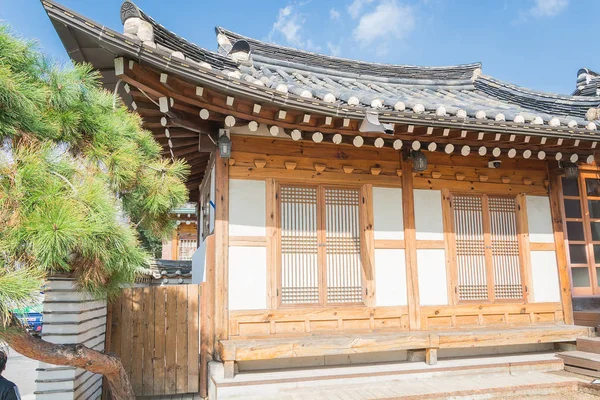 Architectuur van de traditionele Koreaanse stijl in Bukchon Hanok Village ik — Stockfoto