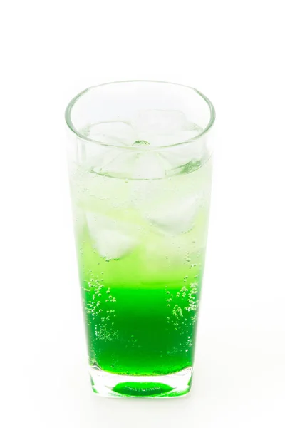 Groene soda op witte achtergrond — Stockfoto