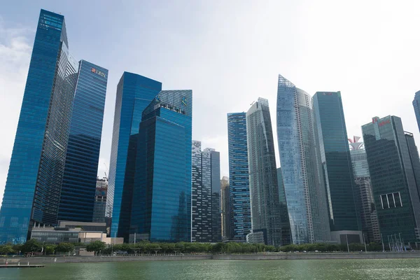 Singapore, Singapore - 16 juli 2015: Utsikt över downtown Singapore — Stockfoto