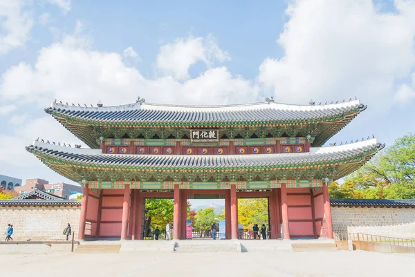 Schöne und alte Architektur im Changdeokgung-Palast in Seoul — Stockfoto