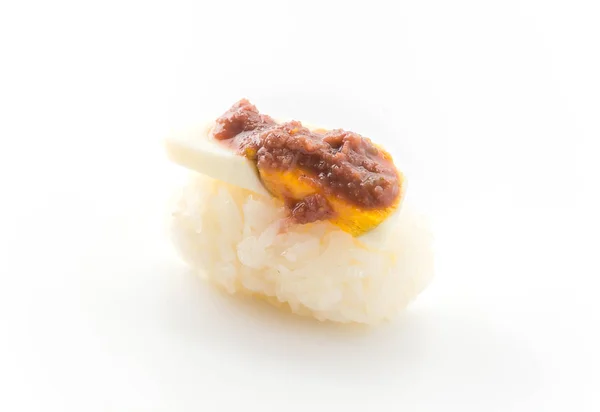 Ägg med räkor pasta sås sushi — Stockfoto