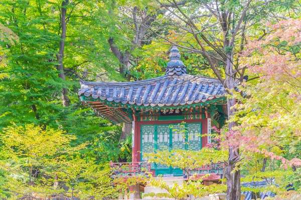 Seul 'deki Changdeokgung Sarayı' nda Güzel ve Eski Mimarlık — Stok fotoğraf